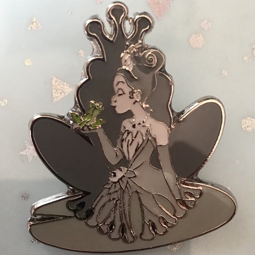 Tiana blind box loungefly Disney pin collector - Picture 3 of 3